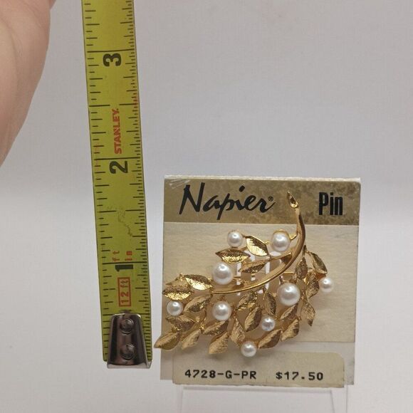 VTG 80s Signed Napier Gold Leaf & Pearl Pin Brooch NEW on Card NOS Estate MCM - Picture 4 of 5